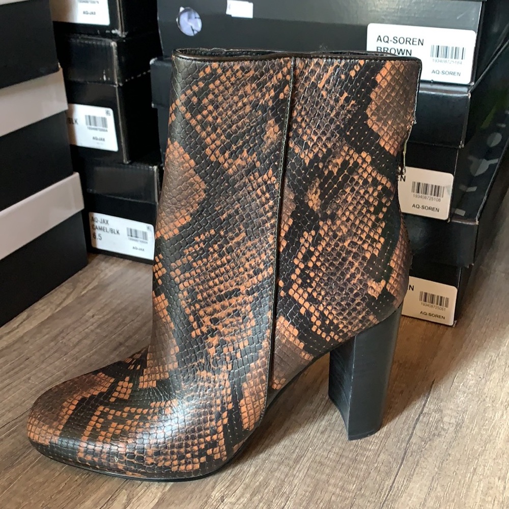 Aqua Soren Leather AlmondToeMid-Calf Fashion Boots
